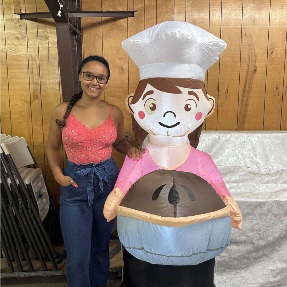6 Foot Tall Inflatable Baker - Picture 5 of 8